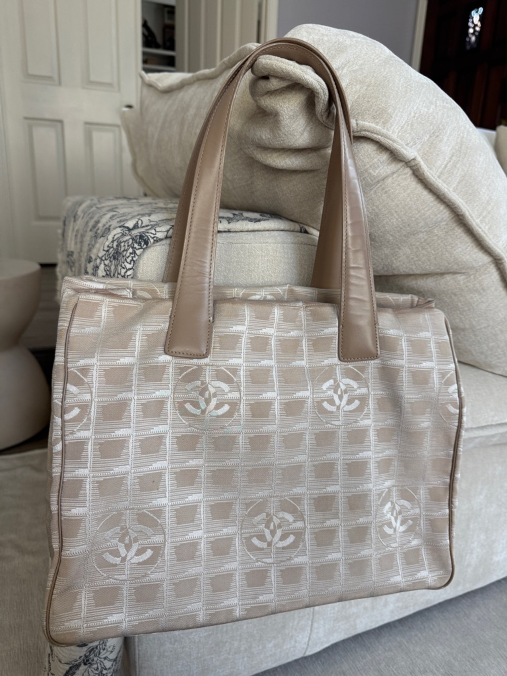 Chanel CC travel line beige size 30
